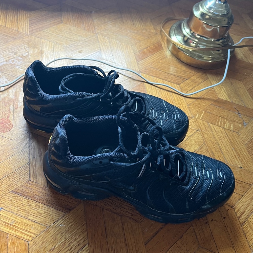 Nike Air Max Plus| back and yellow| size 6.5W size 4M